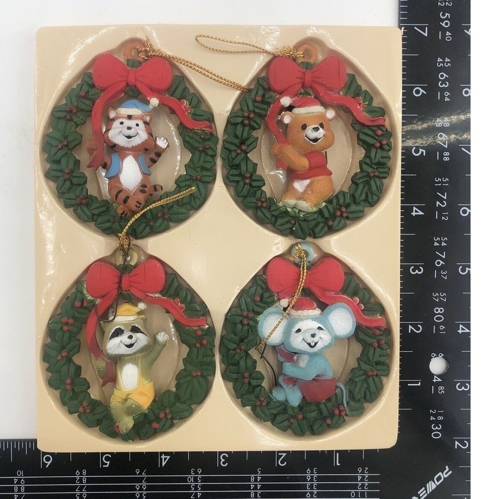 Christmas Ornaments Set of 4 Vintage Critter Wreath Hand Painted Resin 54-060